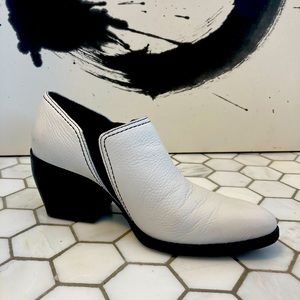 Naturalizer Femma white booties